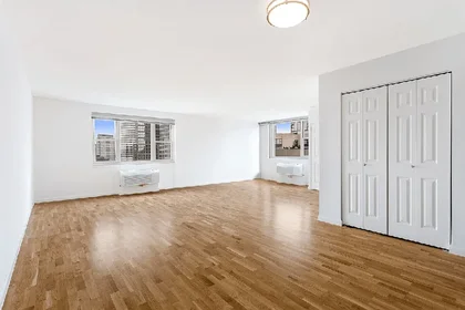 Listing photo 1 of 4