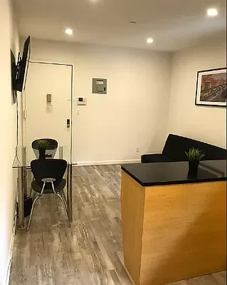 Listing photo 1 of 5