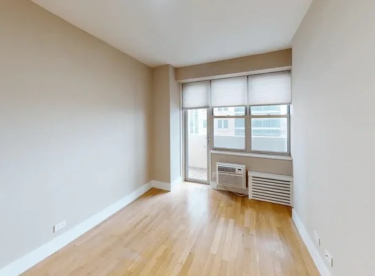 Listing photo 1 of 6