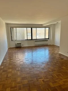 Listing photo 1 of 4