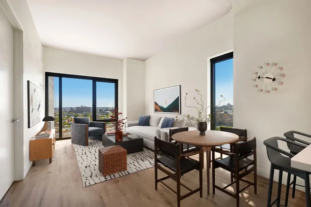 Listing photo 1 of 8