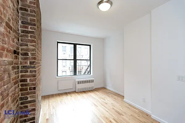 Listing photo 1 of 6