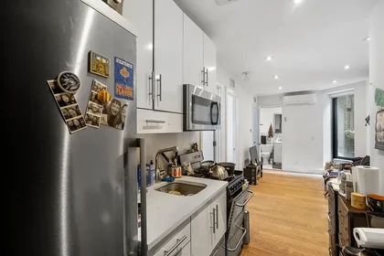 Listing photo 1 of 4