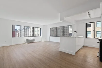 Listing photo 1 of 33