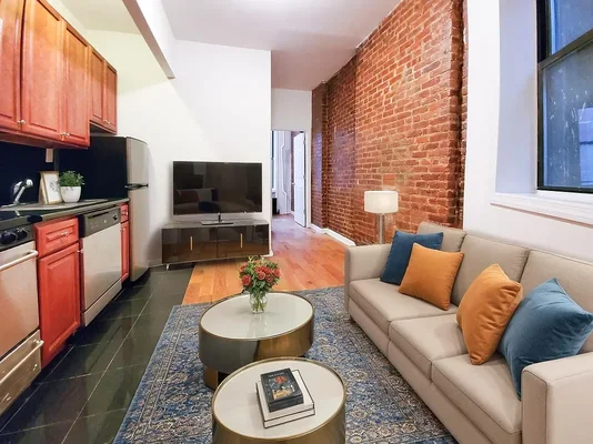 Listing photo 1 of 5