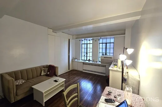 Listing photo 1 of 12