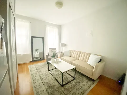 Listing photo 1 of 4