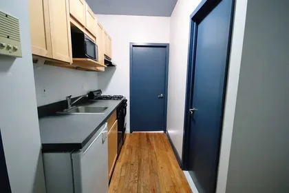 Listing photo 1 of 4