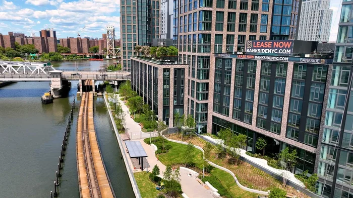 Listing photo 1 of 12