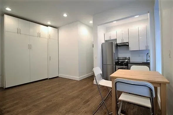 Listing photo 1 of 4