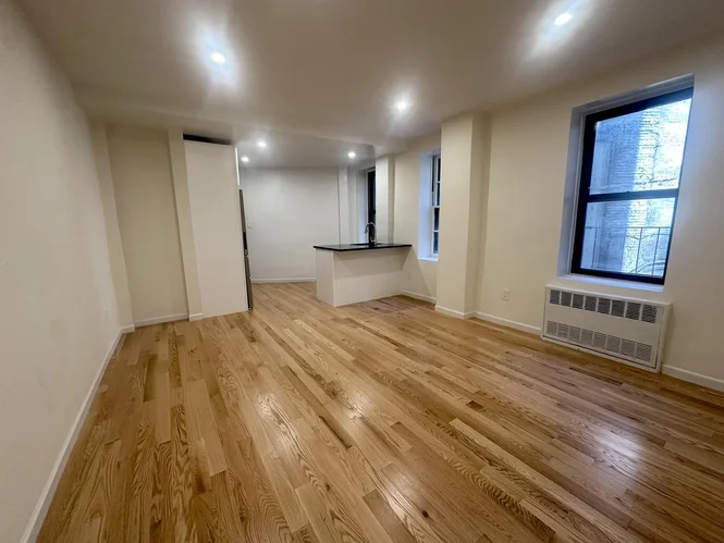 Listing photo 1 of 6