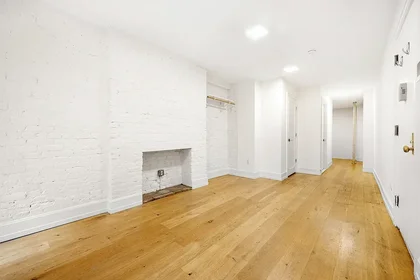 Listing photo 1 of 6