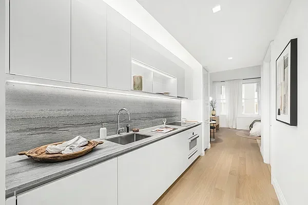 Listing photo 1 of 8