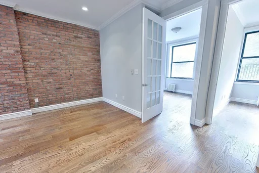 Listing photo 1 of 7