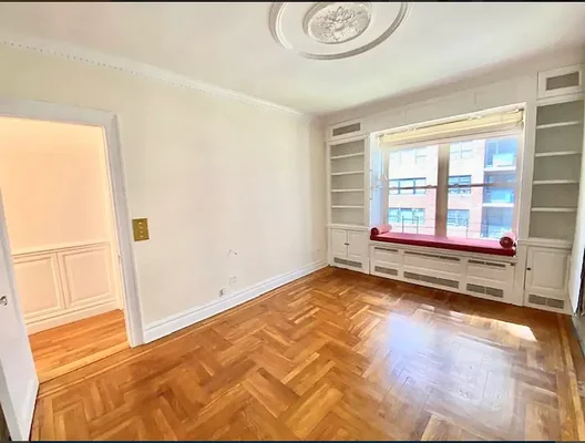 Listing photo 1 of 9