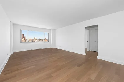 Listing photo 1 of 4