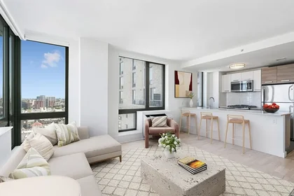 Listing photo 1 of 7