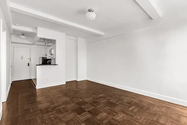 Listing photo 1 of 6