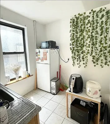 Listing photo 1 of 3