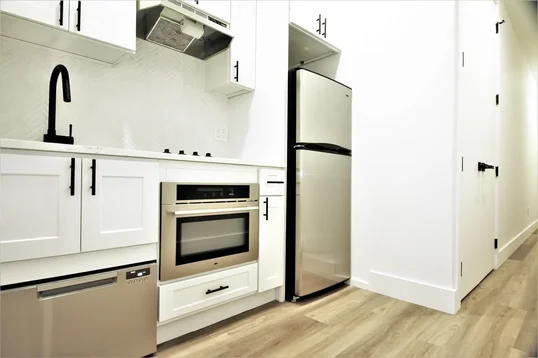 Listing photo 1 of 7