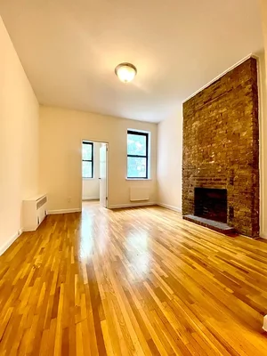 Listing photo 1 of 4