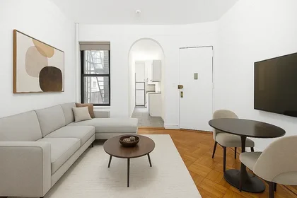 Listing photo 1 of 4