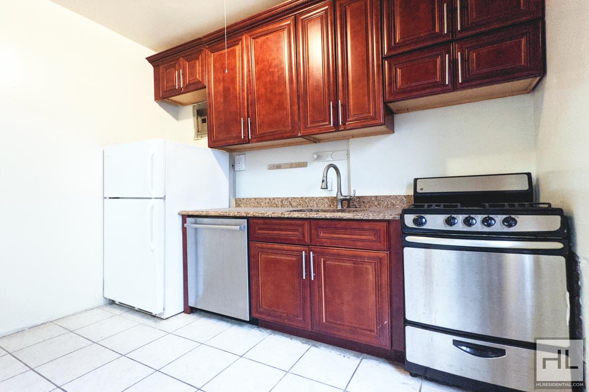 Listing photo 1 of 8