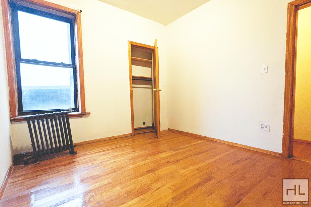 Listing photo 1 of 8