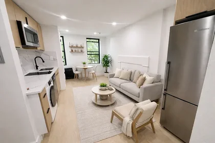 Listing photo 1 of 4