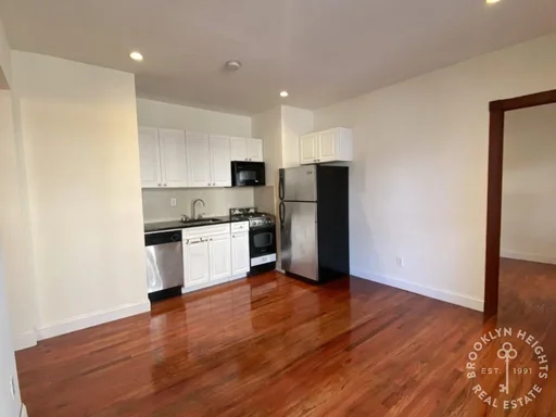 Listing photo 1 of 9