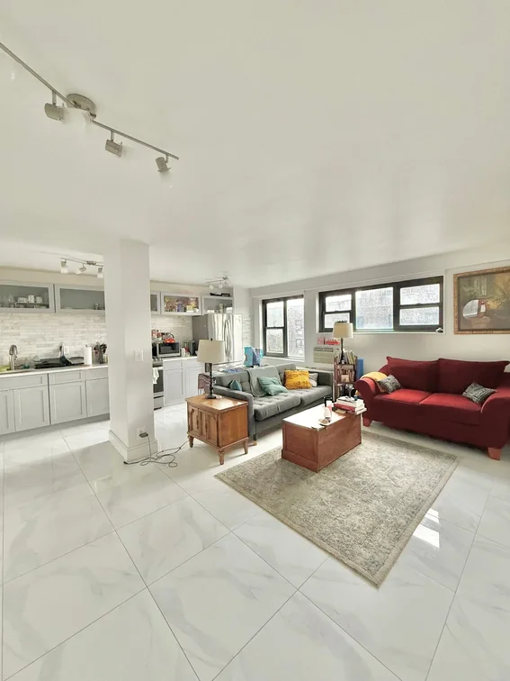 Listing photo 1 of 7