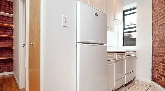 Listing photo 1 of 5