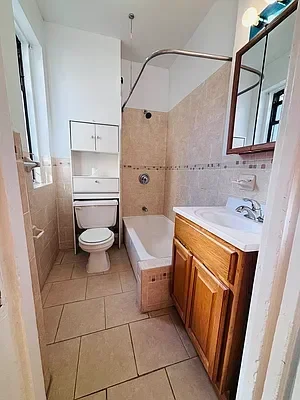 Listing photo 1 of 4