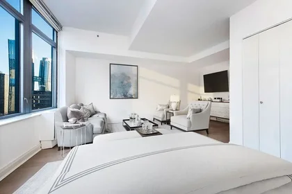 Listing photo 1 of 17