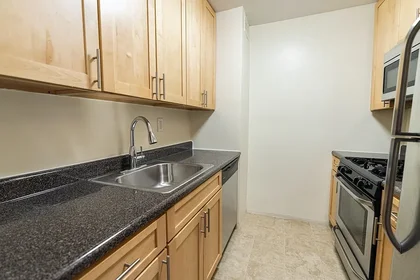 Listing photo 1 of 8