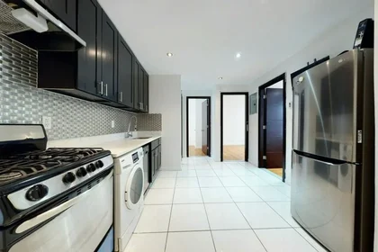 Listing photo 1 of 9