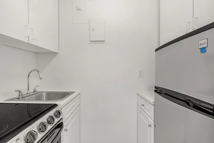 Listing photo 1 of 4