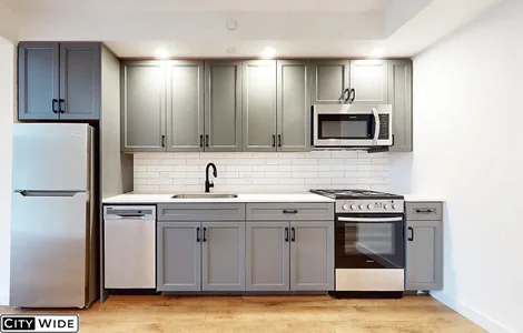 Listing photo 1 of 4