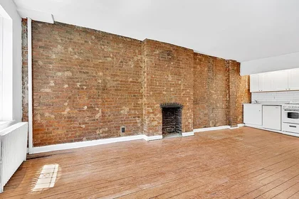 Listing photo 1 of 5