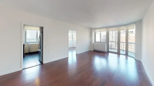 Listing photo 1 of 8