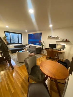 Listing photo 1 of 4