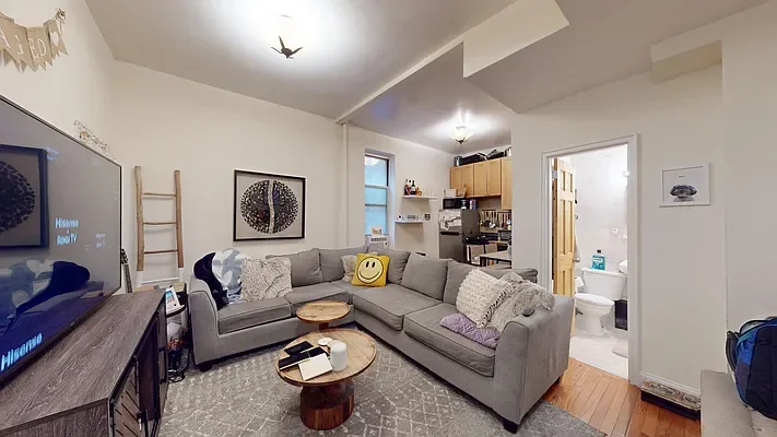 Listing photo 1 of 5