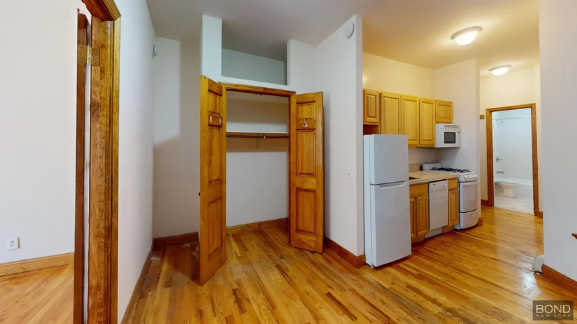 Listing photo 1 of 10