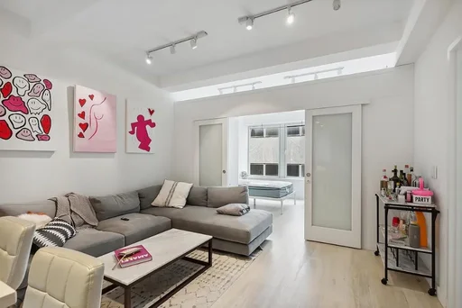 Listing photo 1 of 8