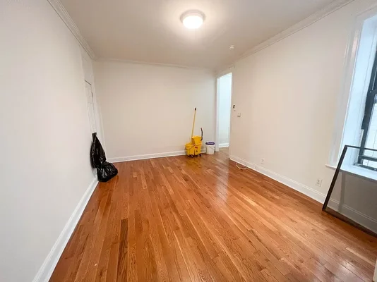 Listing photo 1 of 4