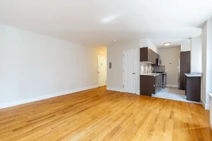 Listing photo 1 of 10