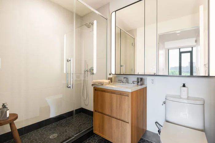 Listing photo 1 of 9