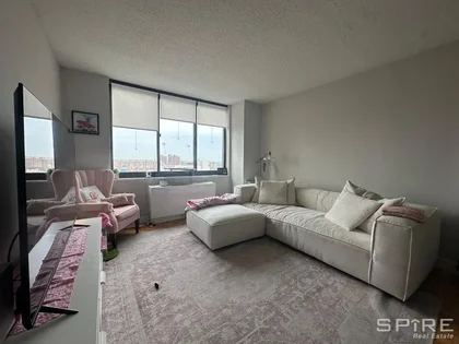 Listing photo 1 of 10