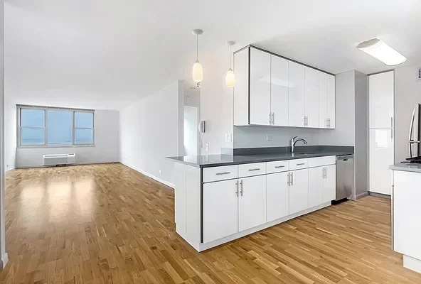 Listing photo 1 of 4