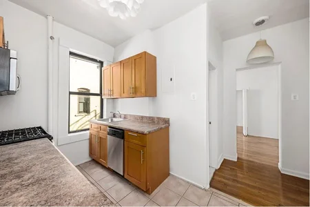 Listing photo 1 of 7